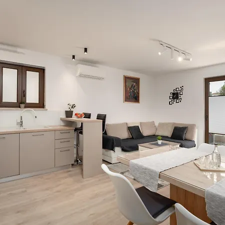 Mistral Апартаменты Фунтана